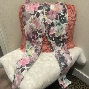 Very nice spring Hue leggings